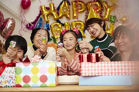 薄饼干小孩女生日聚会家庭图片素材