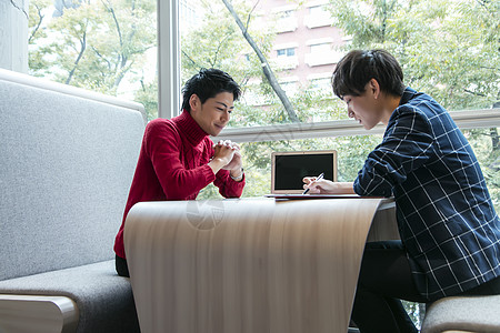 面对面对话图片