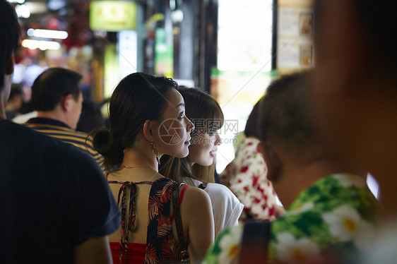 能源城市美食夜市女旅程图片