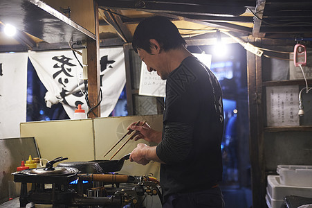 brew 酒馆制作美食的小吃店老板福冈背景