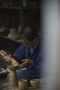 男男艺术的陶瓷艺术家肖像图片