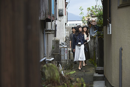 在街上漫步的朋友们九州长崎图片