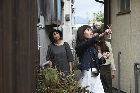 在街上漫步的朋友们九州长崎图片