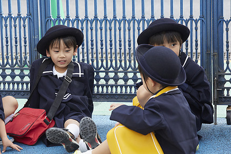  一群小学生图片