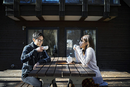 女人喝茶阳光图片
