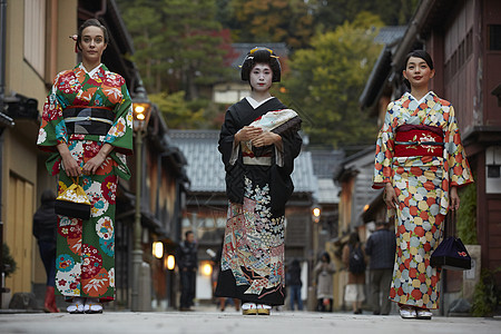 茶屋町穿着和服的女人和艺伎图片