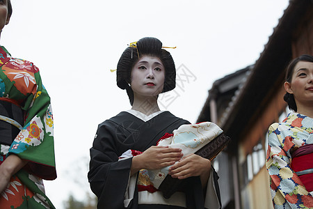 茶屋町穿着和服的女人和艺伎背景图片