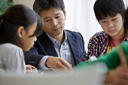 室内教学人员浓度学习补习班图片