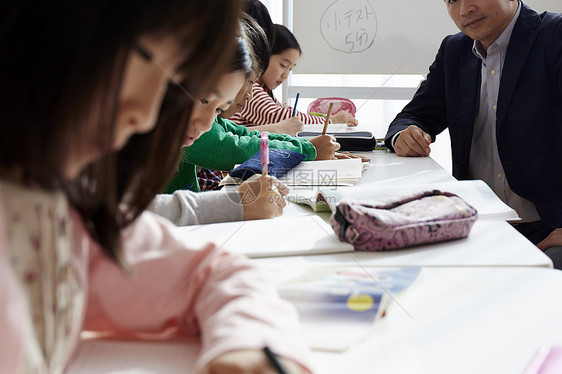 吸收小学生低等级学习补习班图片