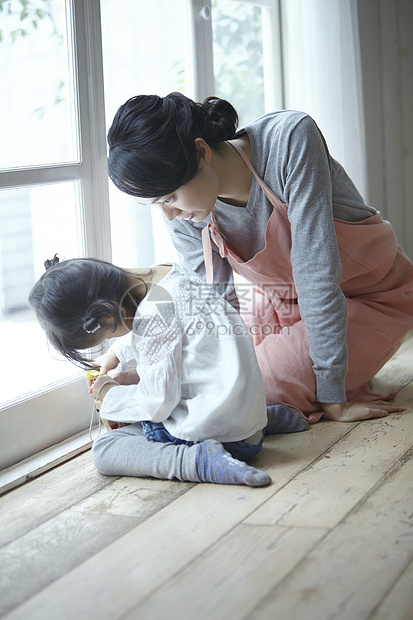 婴儿女士们宝宝保姆和孩子