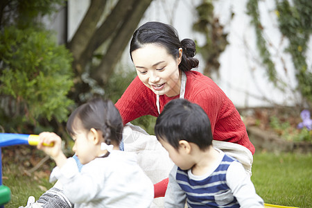 女保育员胸像保姆花园游戏图片