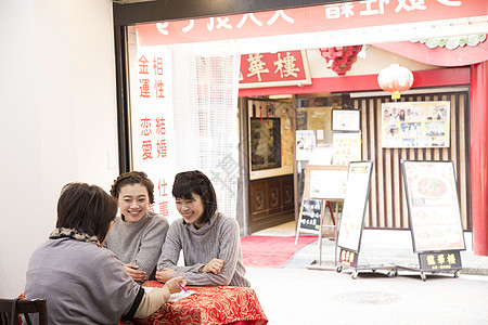 唐人街算命的年轻女性图片