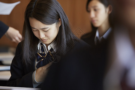 在考场表情紧张的学生图片