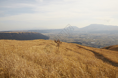 广阔的荒野熊本县阿苏山高清图片