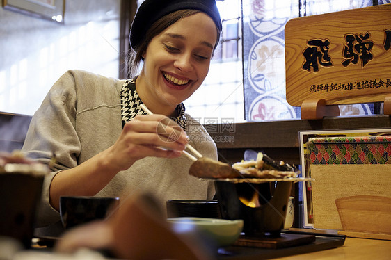 外国妇女在享受美食岐阜县图片