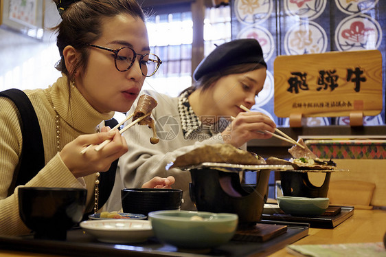 外国妇女和日本妇女享受美食岐阜县图片