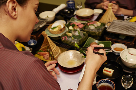 闺蜜吃日料图片