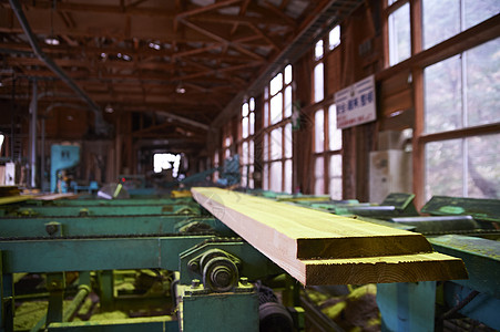 处理木材的伐木工场图片素材