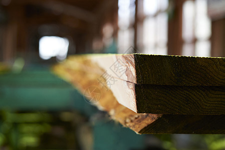 处理木材的木工厂图片