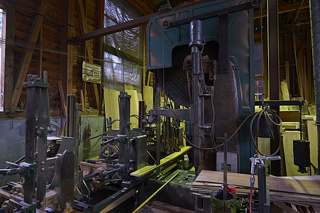 处理木材的伐木工场图片素材