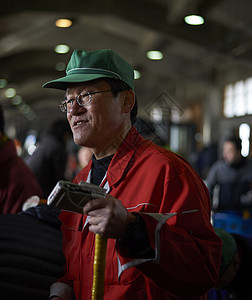 海鲜批发市场竞拍的商人们图片