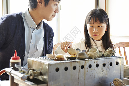 游客午餐吃海鲜图片