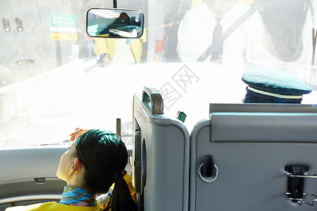  女性巴士司机图片