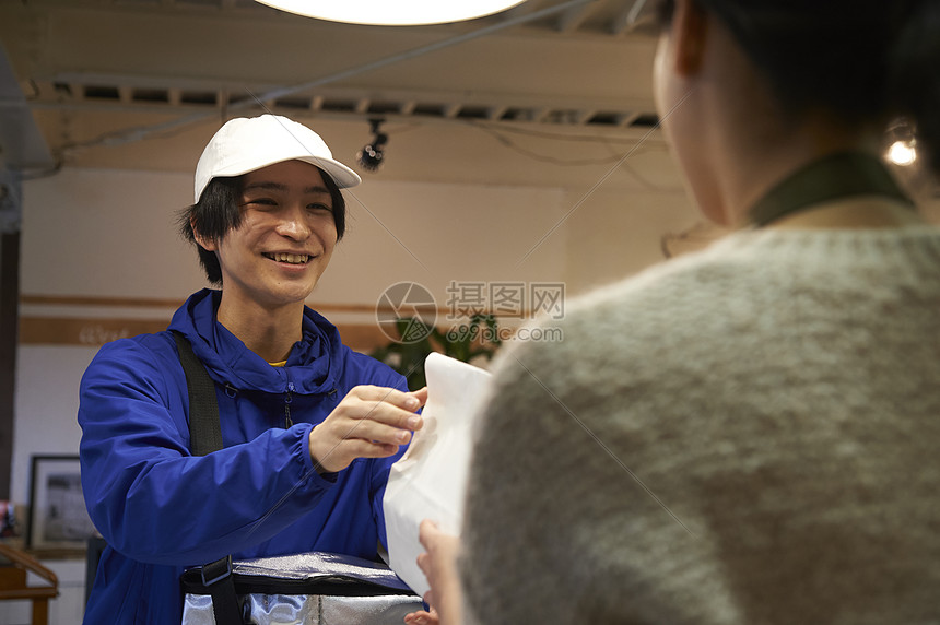 外卖小哥到店取餐图片