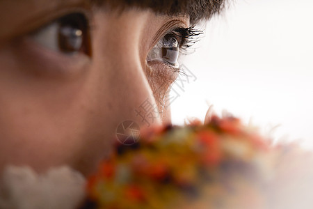 饱含泪水的双眼图片素材