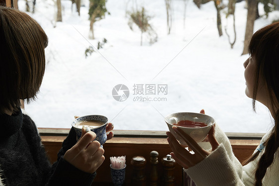 伙伴姐妹出游景点女旅行咖啡馆图片