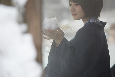 女生观光旅行肖像照图片