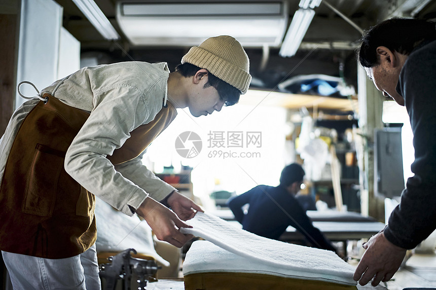 学徒工|繁难吗|招聘磨具慢走丝|磨具慢走丝属于什么|他说|咱们那个公司有一个招聘消息|累吗 (学徒艰辛)