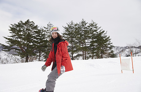 滑雪场练习滑雪的女性背景图片