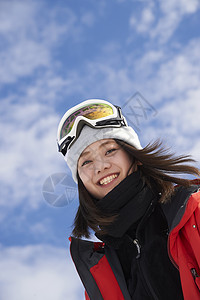 户外滑雪的少女图片