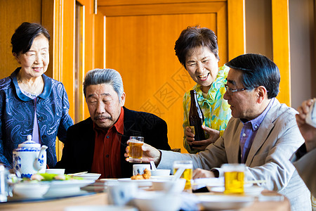 老朋友吃饭聚会图片