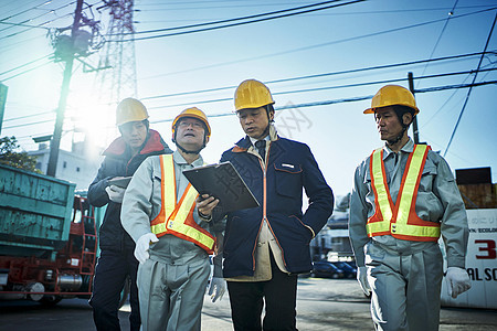 蓝领工人建筑工地工程检查图片