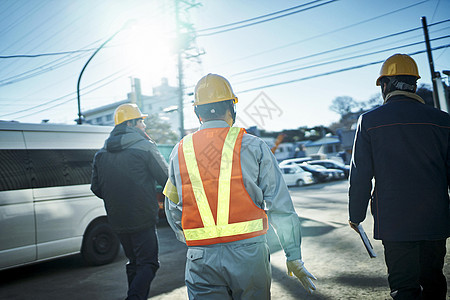 蓝领工人建筑工地工程检查图片