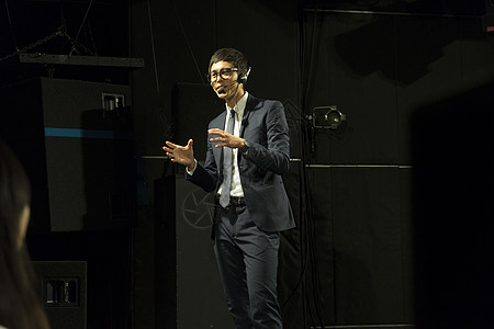 商务男士演讲演示汇报图片素材