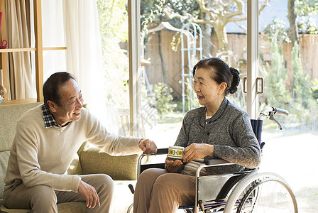 老年夫妻居家陪伴图片