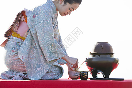 户外好客喜欢茶道的女人图片