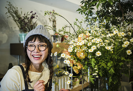 在花店打工的女孩图片