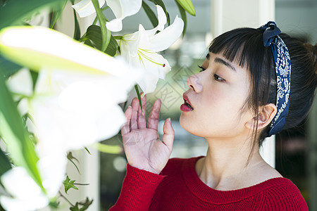 花店里美丽的女人图片