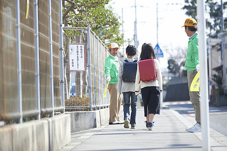 义工通勤上学小孩高级志愿者学校道路的安全援助图片