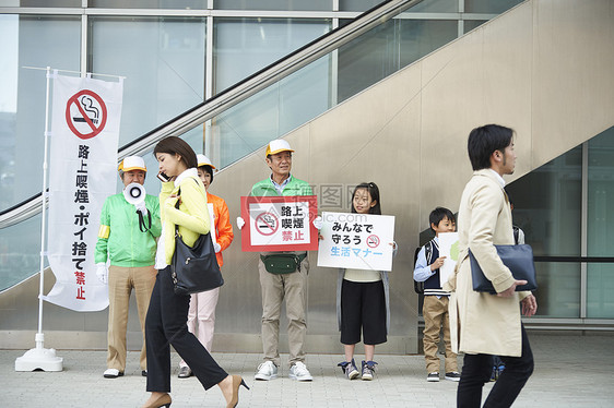 ol扩音器长者老年人唤起礼仪和小学生图片