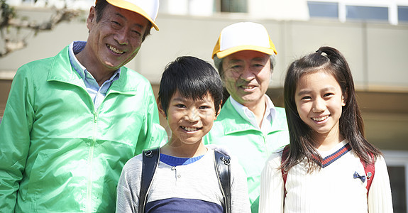 车祸老年人学校通勤高级志愿者学校道路的安全援助图片