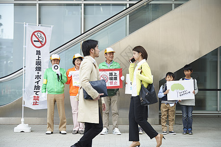 请勿乱扔废弃物民间出席老年人唤起礼仪和小学生图片