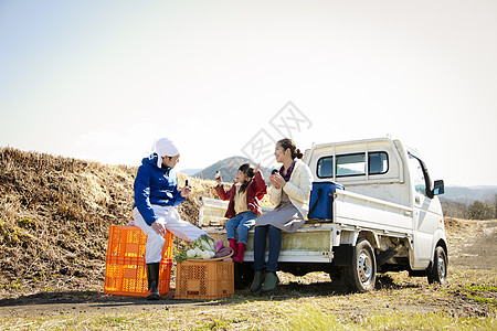 行李运输车白天妈妈生活农业图片