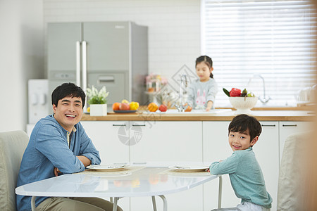 韩国一家人背景
