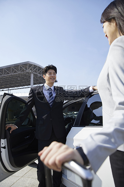 机场接人的商务人士