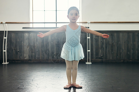 年轻的芭蕾舞学生图片